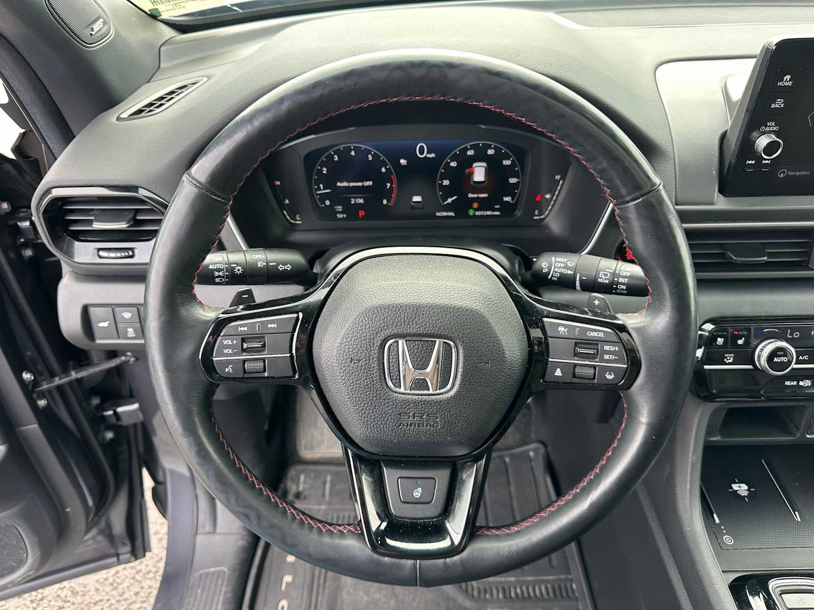 Used 2025 Honda Pilot Black Edition image 25