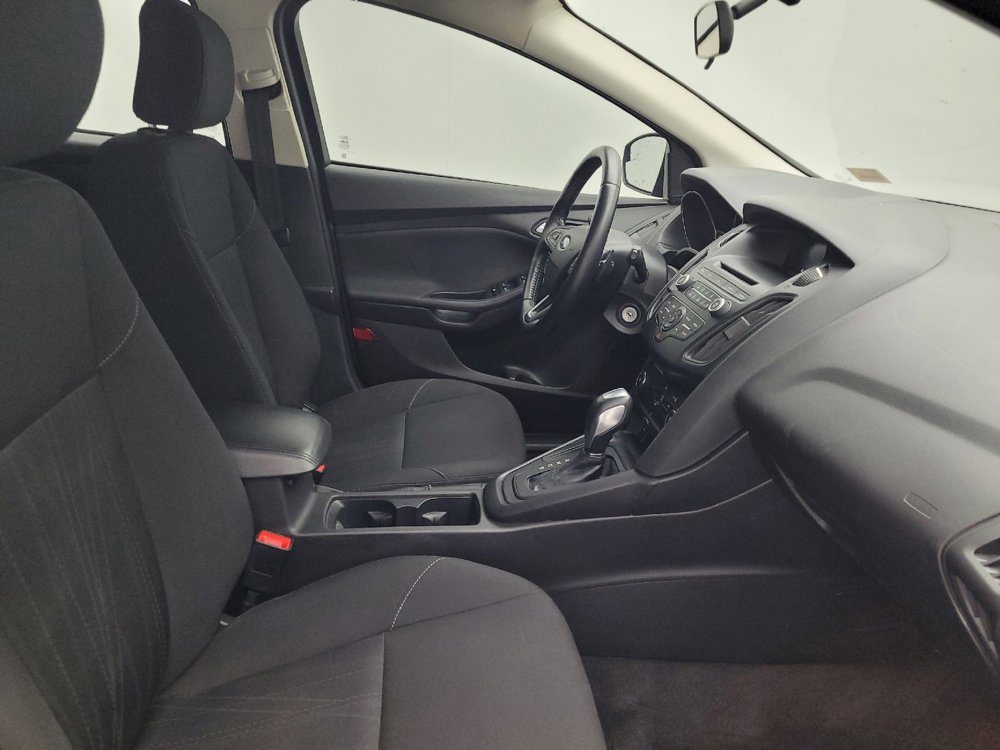 Used 2015 Ford Focus SE w/ SE Sport Package image 21