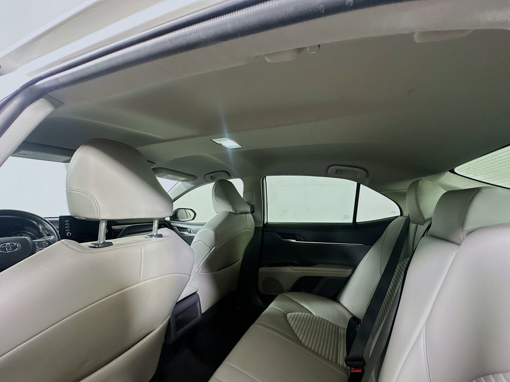 Used 2023 Toyota Camry SE image 12
