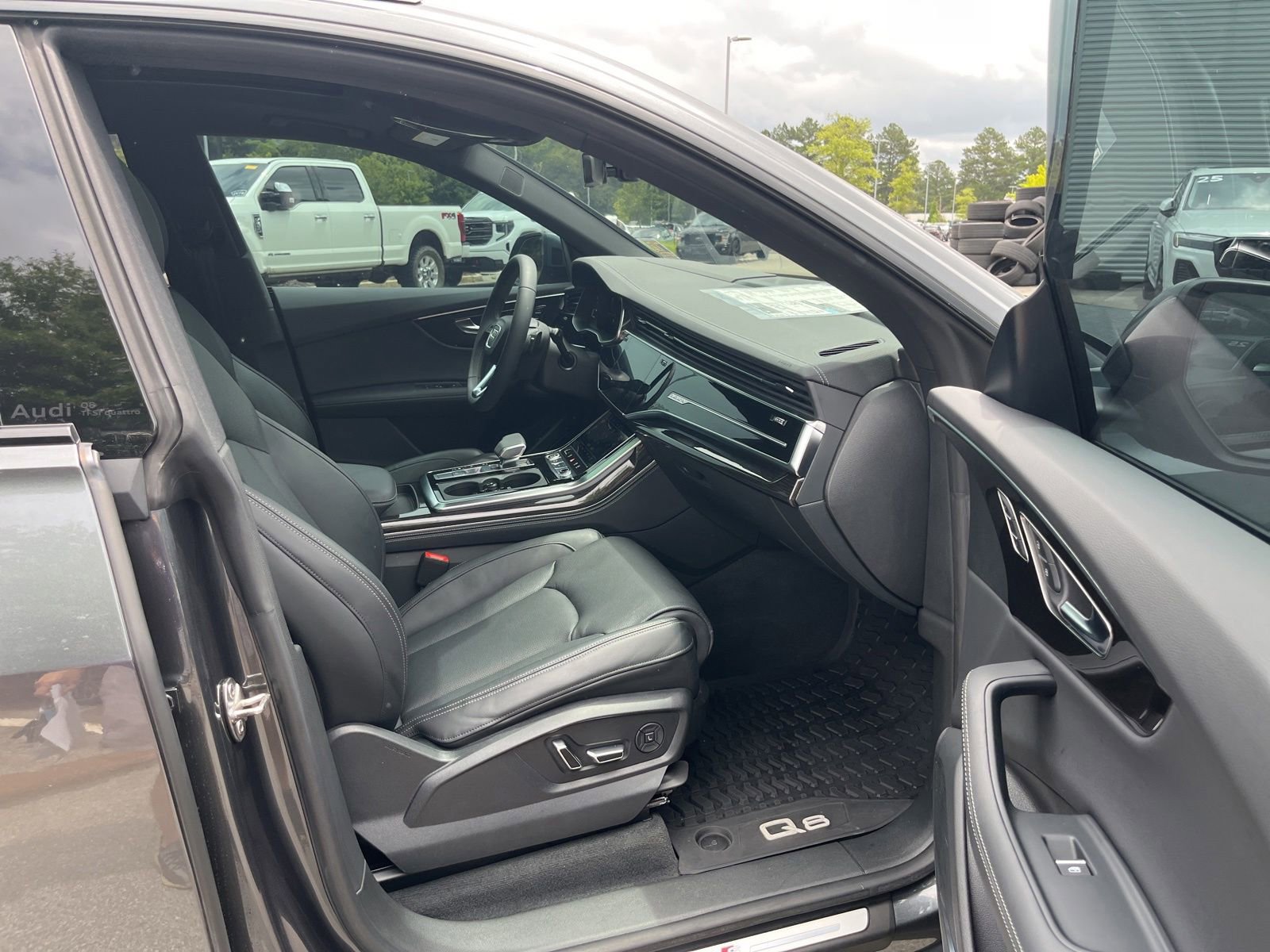Used 2025 Audi Q8 Prestige AWD/4WD image 40