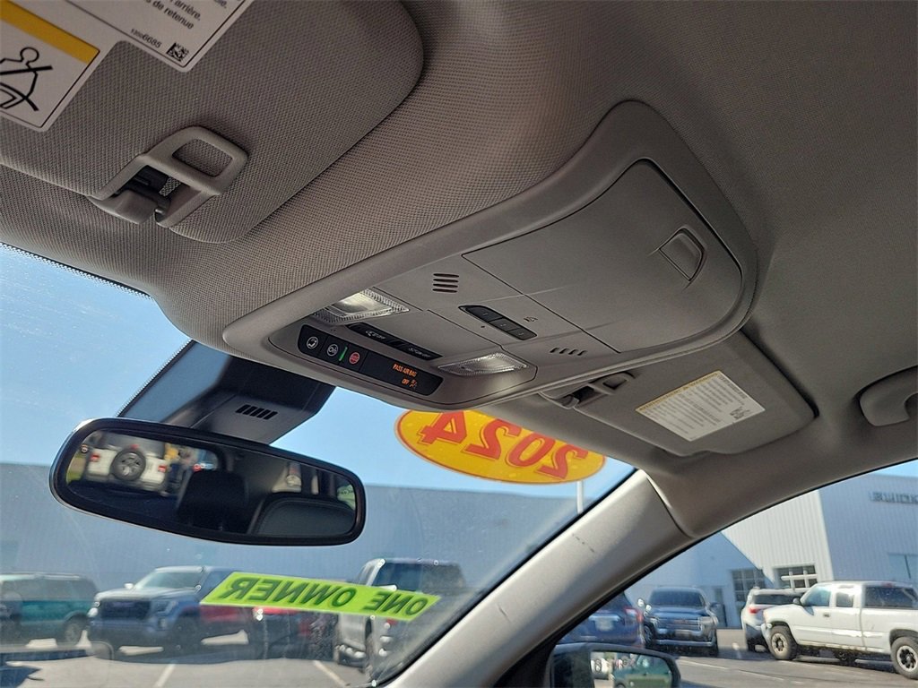 Used 2024 GMC Terrain SLT image 30