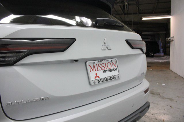 New 2026 Mitsubishi Outlander SEL image 4