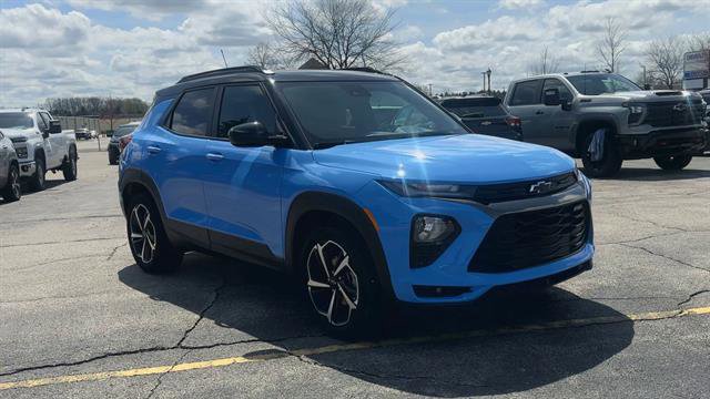 Used 2023 Chevrolet TrailBlazer RS w/ Sun and Liftgate Package image 2