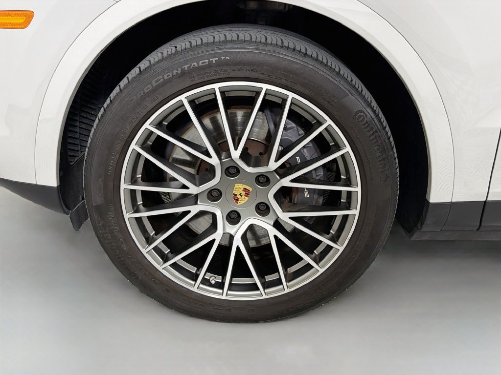 Used 2023 Porsche Cayenne Platinum Edition AWD/4WD image 34