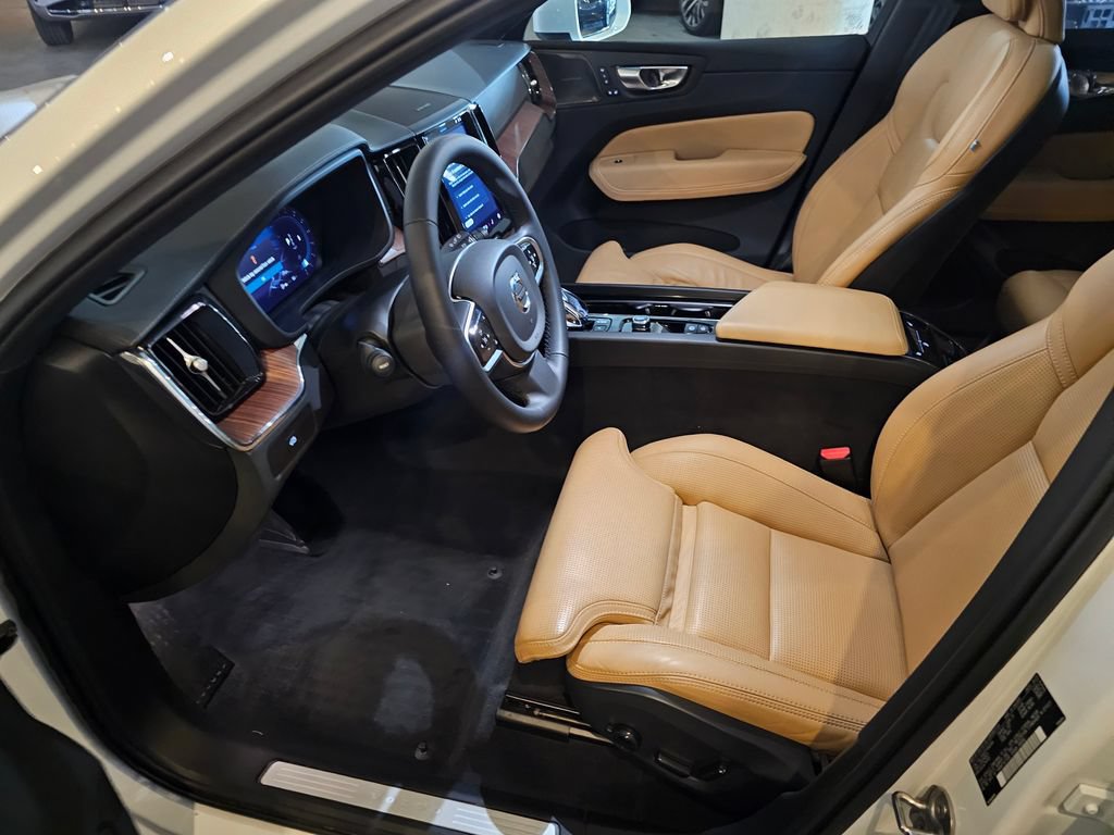 Certified 2023 Volvo XC60 B5 Ultimate w/ Climate Package AWD/4WD image 16