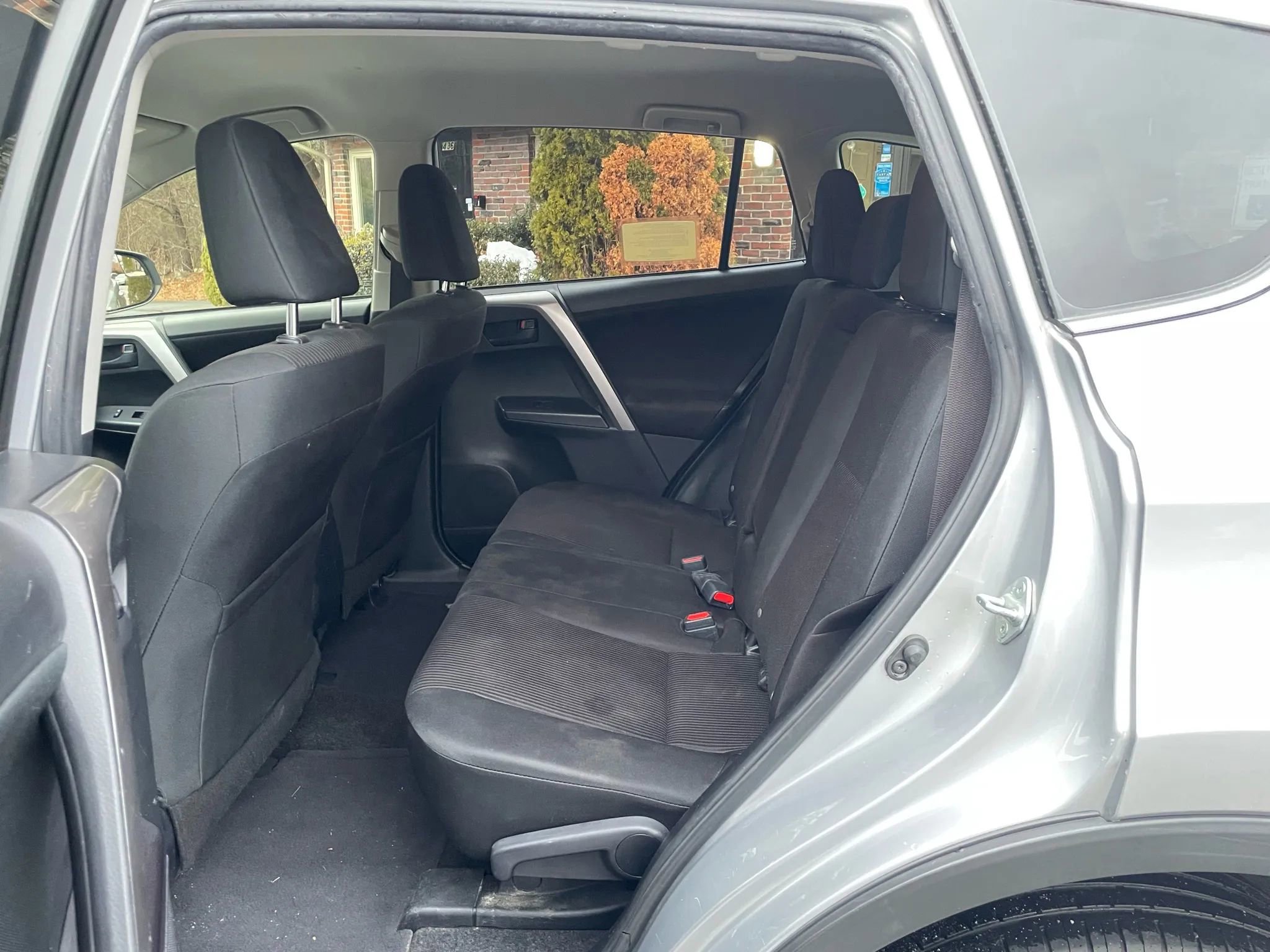 Used 2018 Toyota RAV4 LE w/ Carpet Mat Package image 36