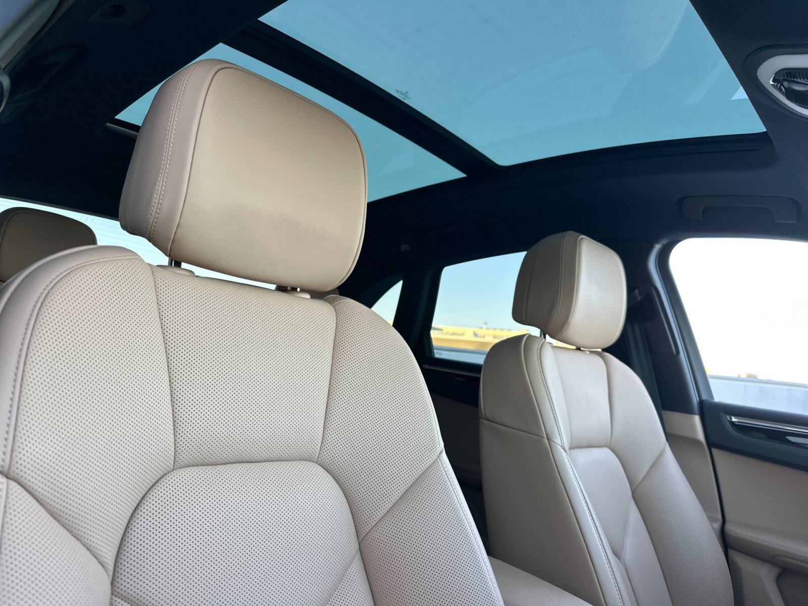 Used 2025 Porsche Macan image 17