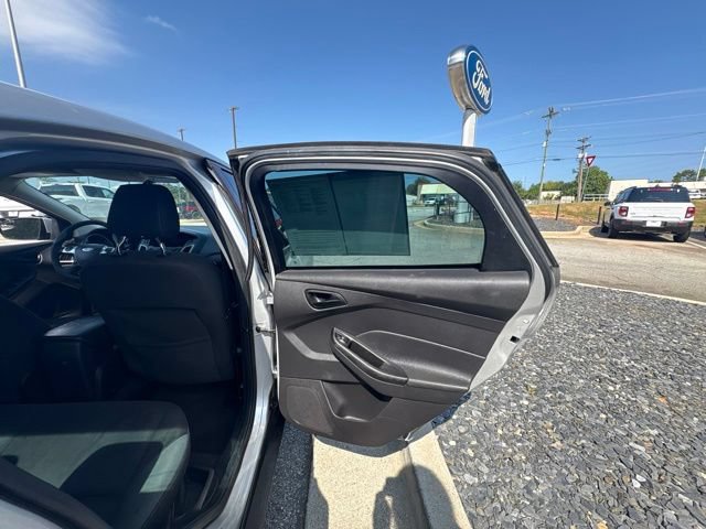 Used 2012 Ford Focus SE FWD image 21