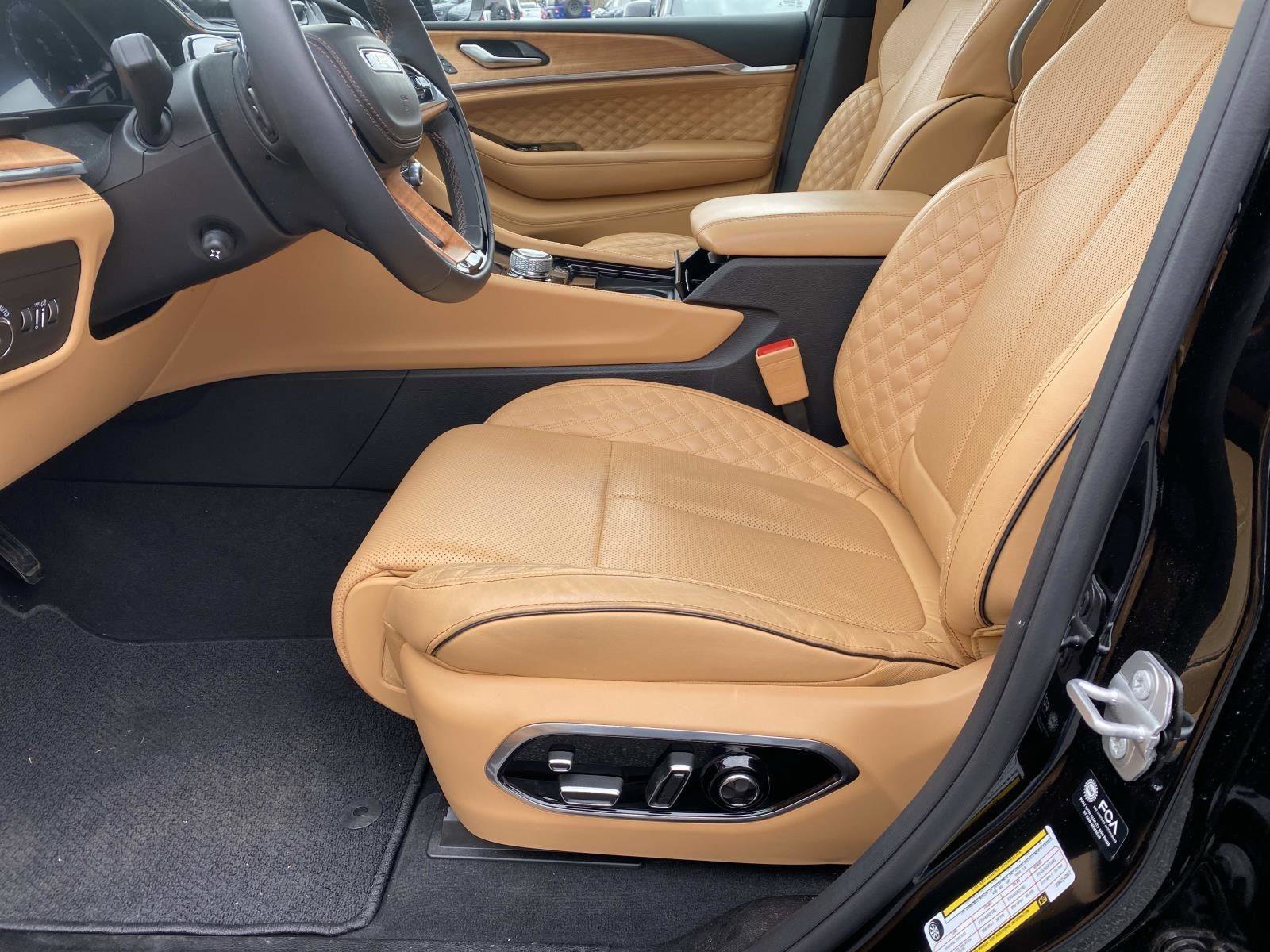 Certified 2025 Jeep Grand Cherokee Summit image 25