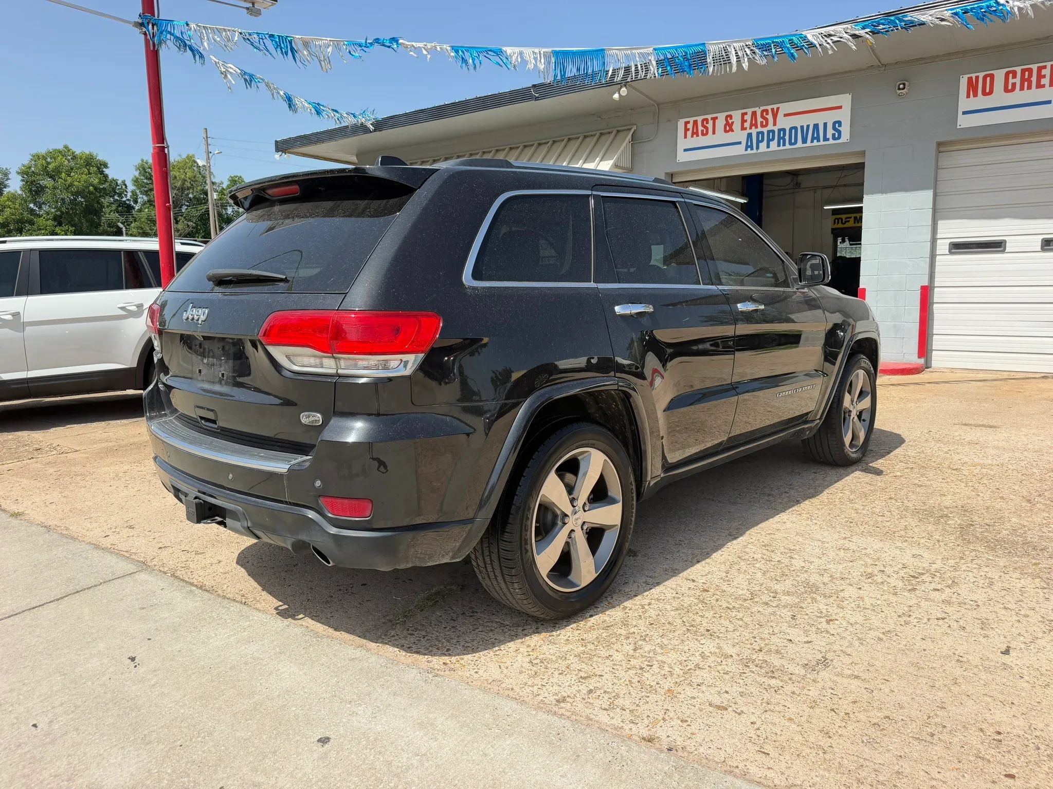 Used 2014 Jeep Grand Cherokee Overland AWD/4WD image 6
