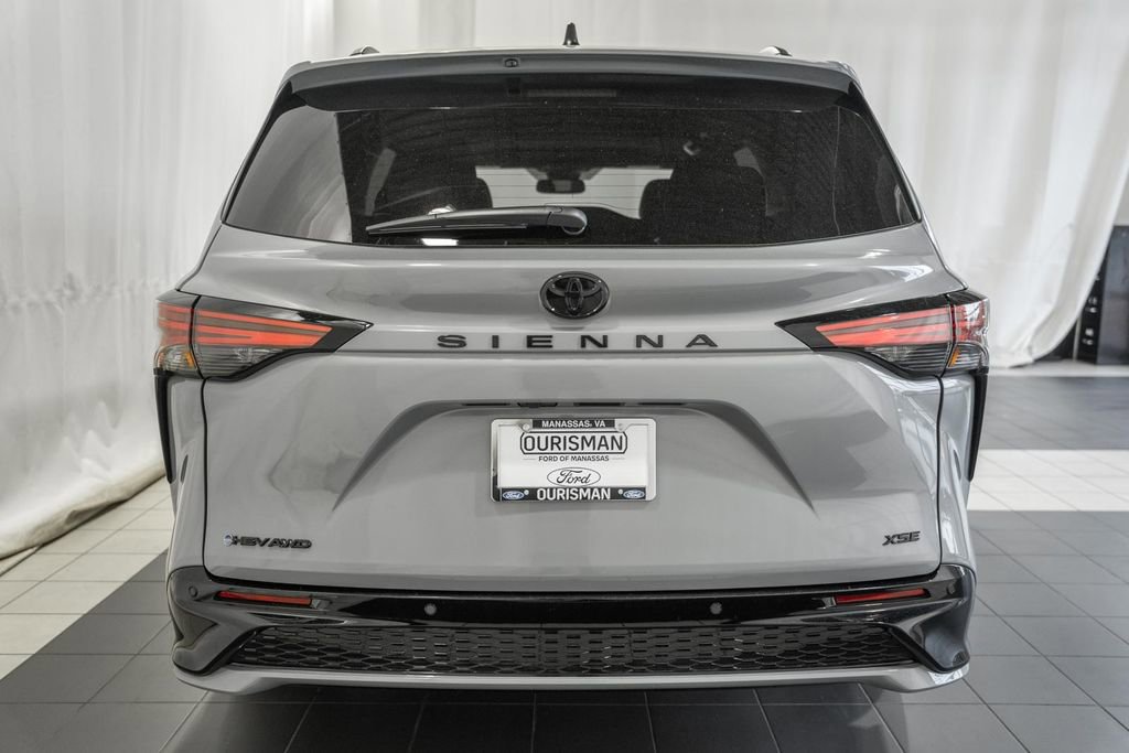 Used 2026 Toyota Sienna XSE image 5