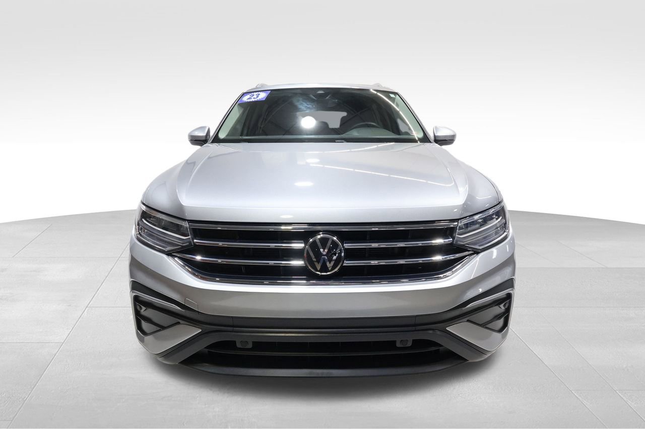 Used 2023 Volkswagen Tiguan SE w/ Panoramic Sunroof Package image 7