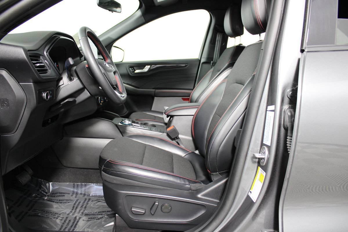 Used 2025 Ford Escape ST-Line FWD image 8