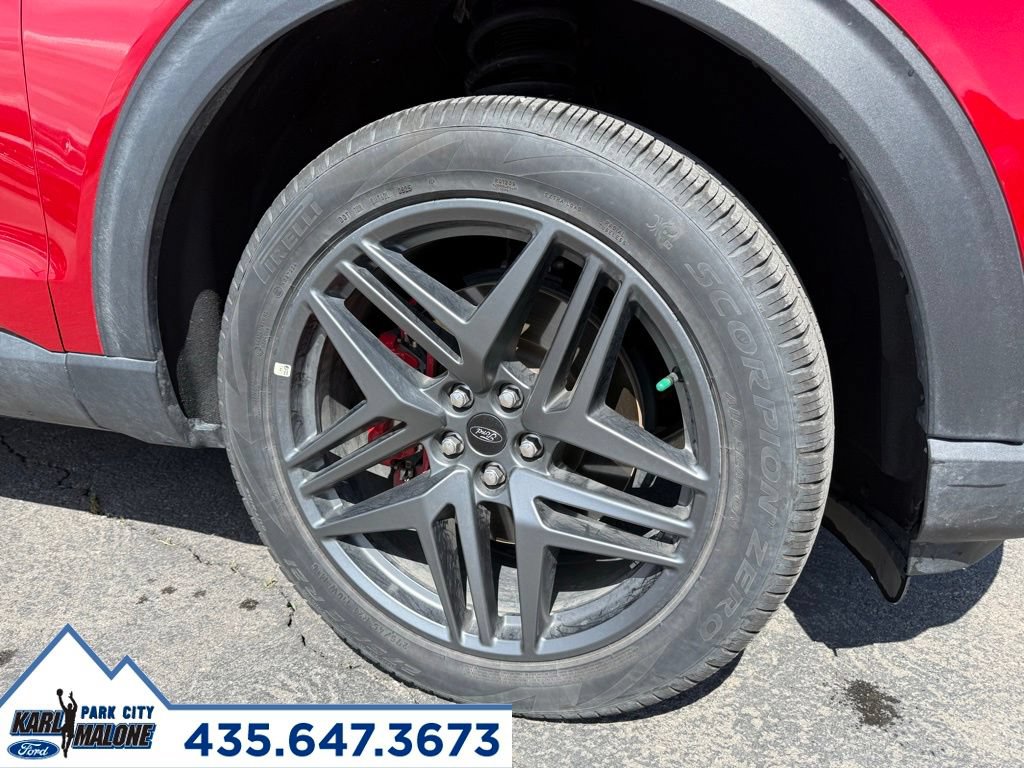 Used 2025 Ford Explorer ST-Line w/ ST-Line Street Pack AWD/4WD image 9