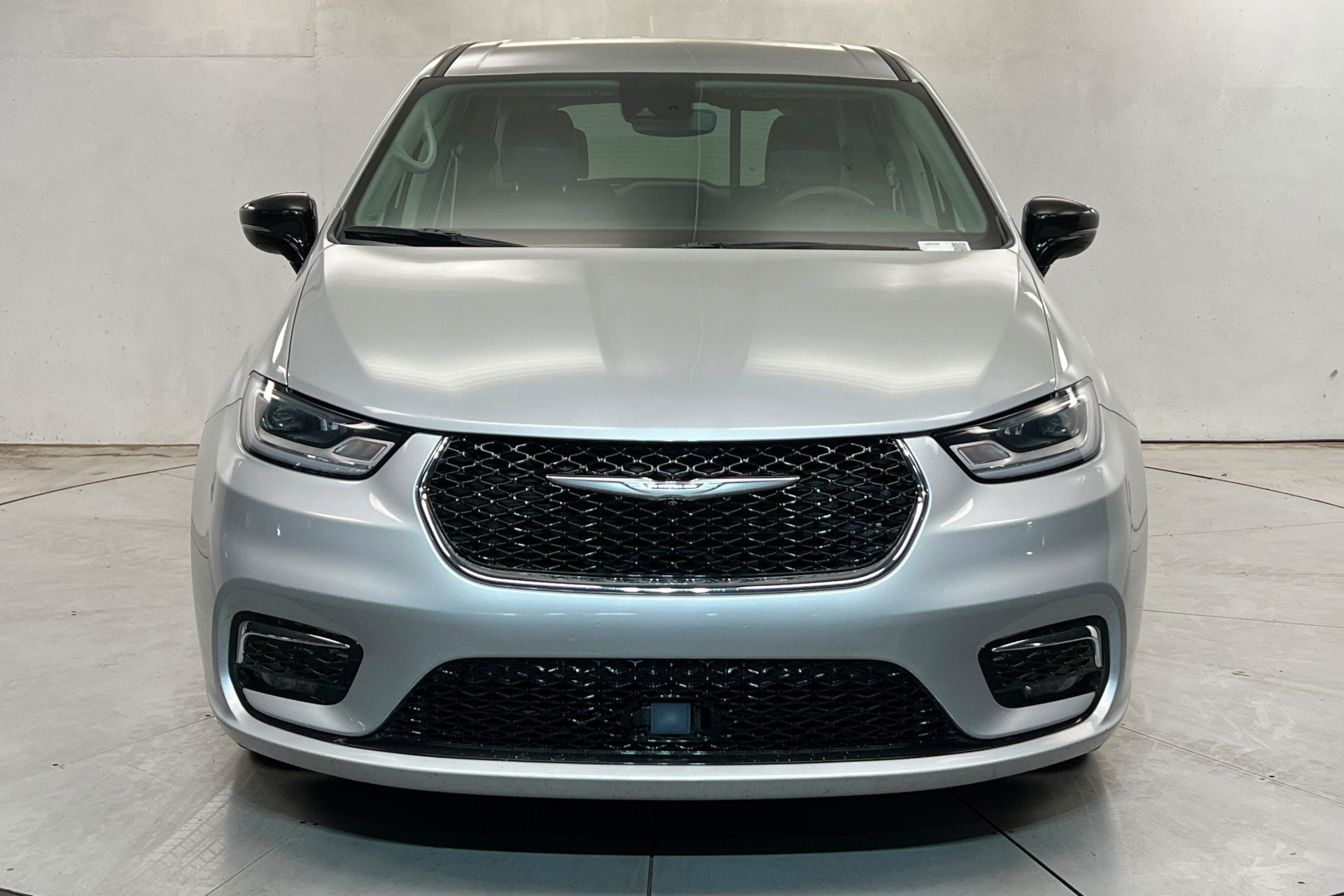Used 2024 Chrysler Pacifica Touring-L FWD image 8