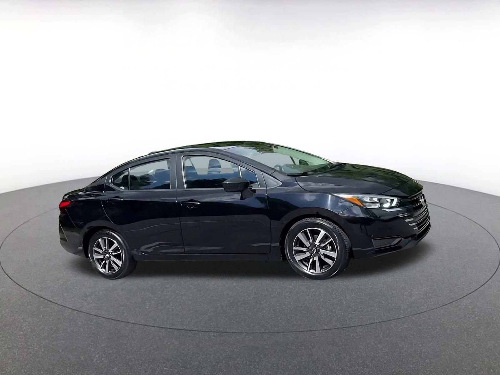 Used 2025 Nissan Versa SV FWD video 2