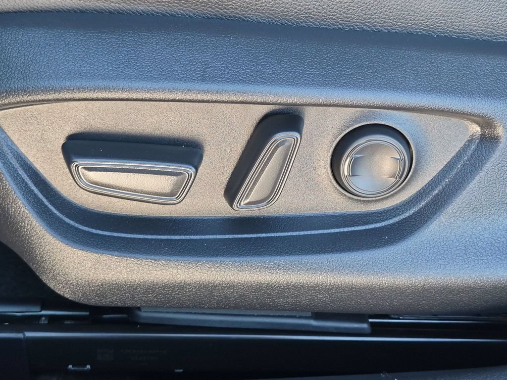 Used 2026 Toyota Camry SE FWD image 16