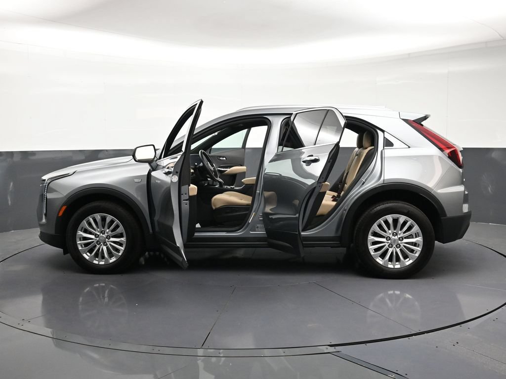 Used 2024 Cadillac XT4 Luxury w/ Cold Weather Package AWD/4WD image 34