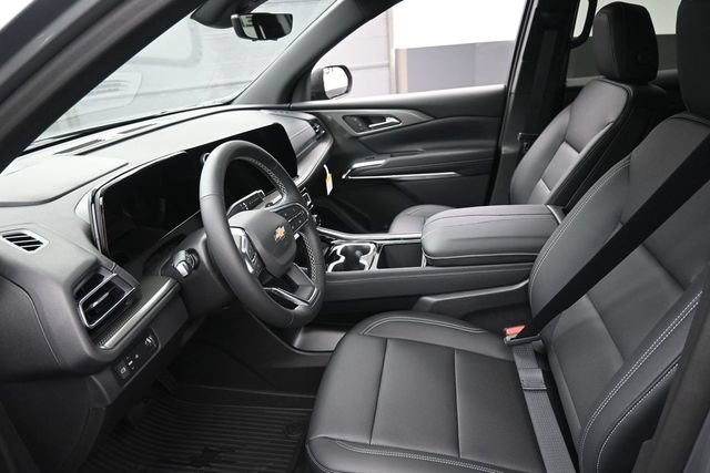 New 2027 Chevrolet Traverse LT w/ Sun and Wheel Package FWD image 8