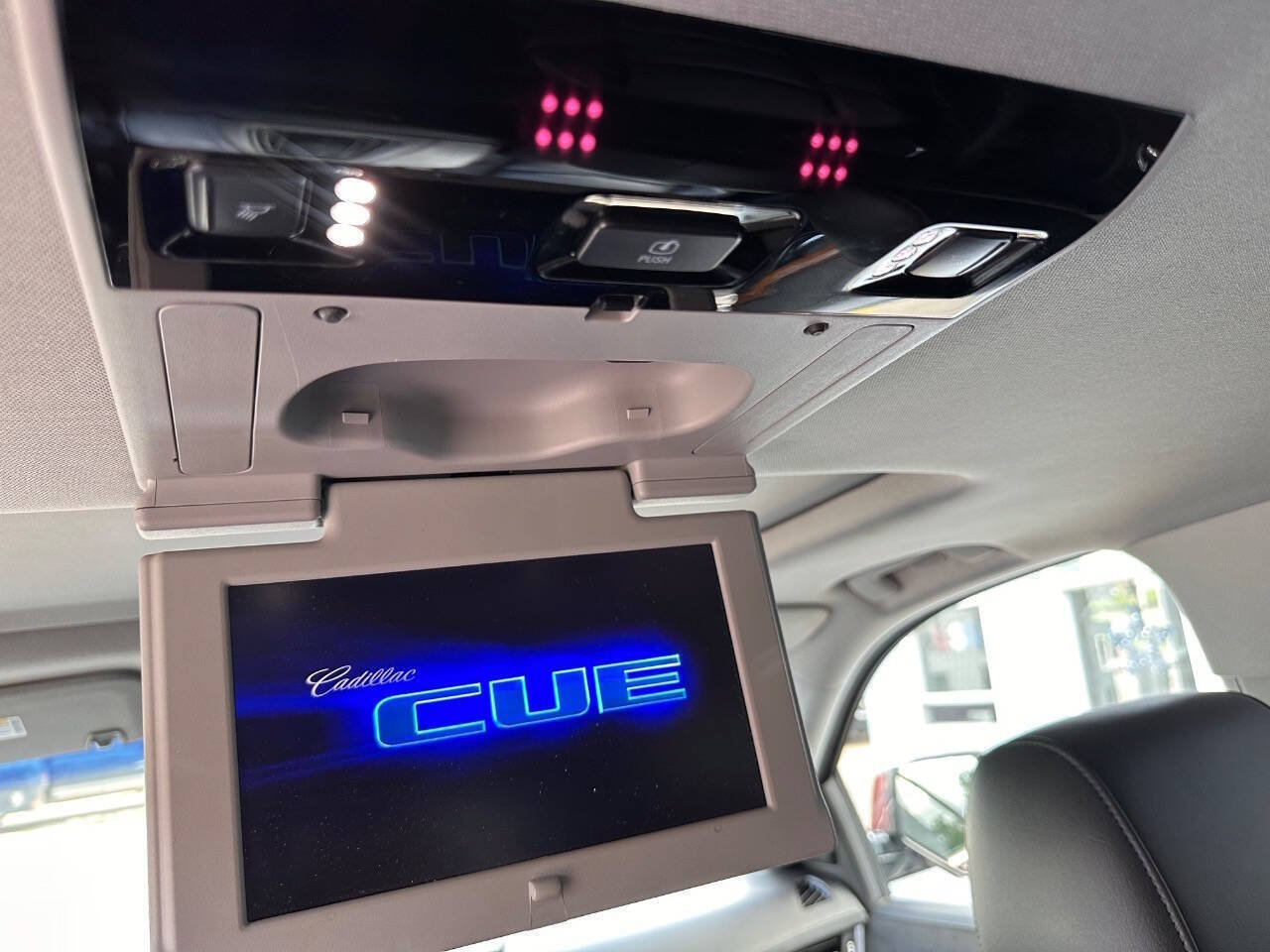 Used 2017 Cadillac Escalade Luxury AWD/4WD image 22