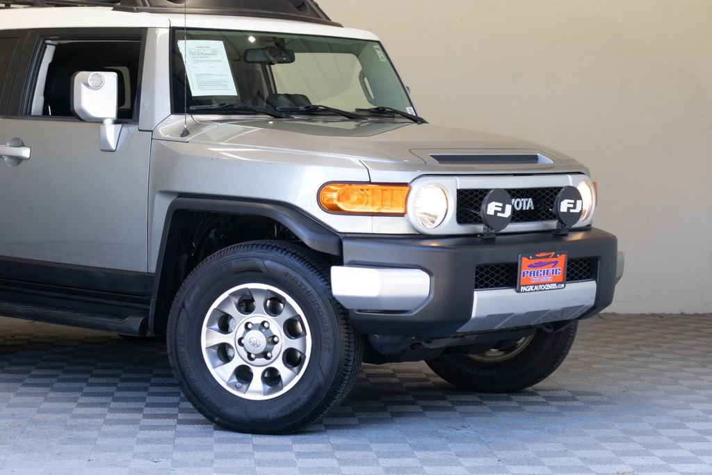 Used 2011 Toyota FJ Cruiser 4WD w/ Convenience Pkg image 3