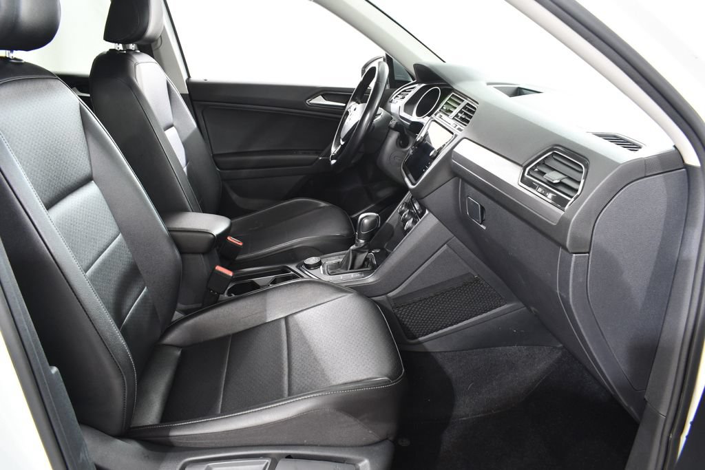Used 2018 Volkswagen Tiguan SE w/ 18" Alloy Wheels Package AWD/4WD image 10