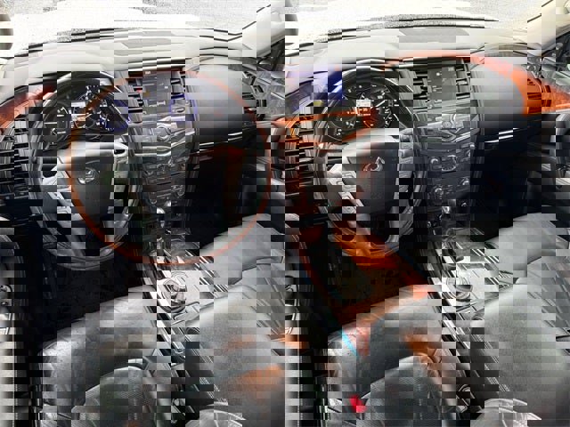 Used 2016 INFINITI QX80 4WD w/ Deluxe Technology Package image 11