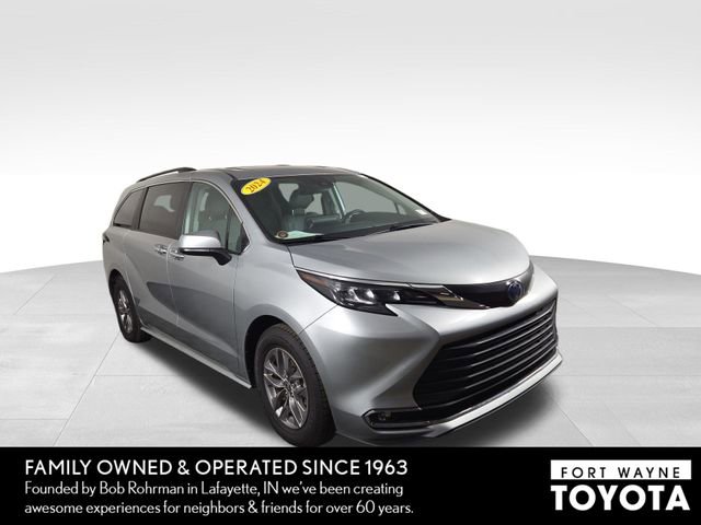 Used 2024 Toyota Sienna XLE image 4