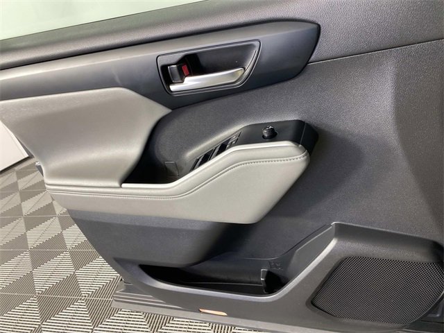 Used 2024 Toyota Highlander XLE image 27