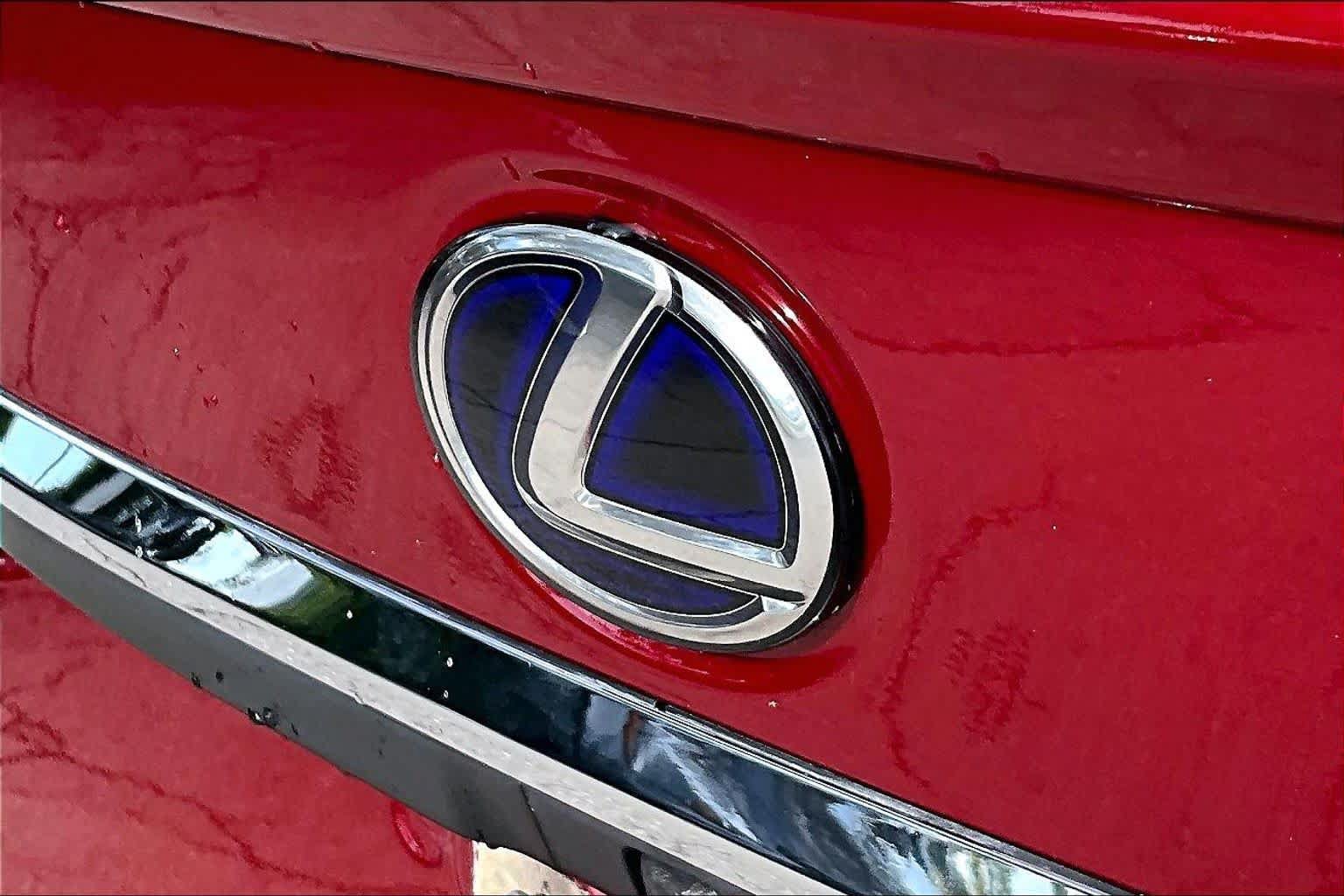 Used 2019 Lexus ES 300h Ultra Luxury w/ Accessory Package 2 FWD image 31
