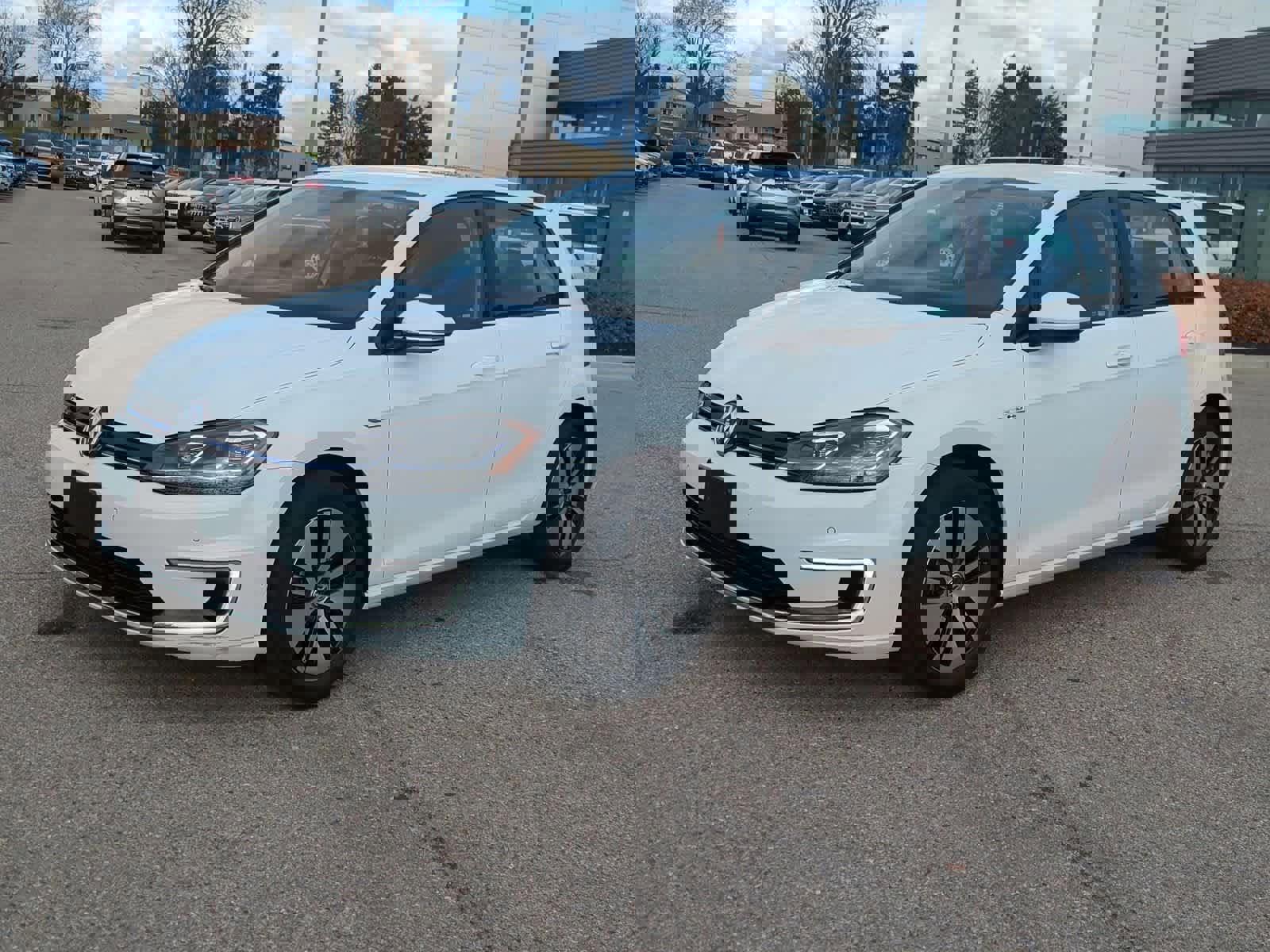 Used 2017 Volkswagen e-Golf SEL Premium image 4