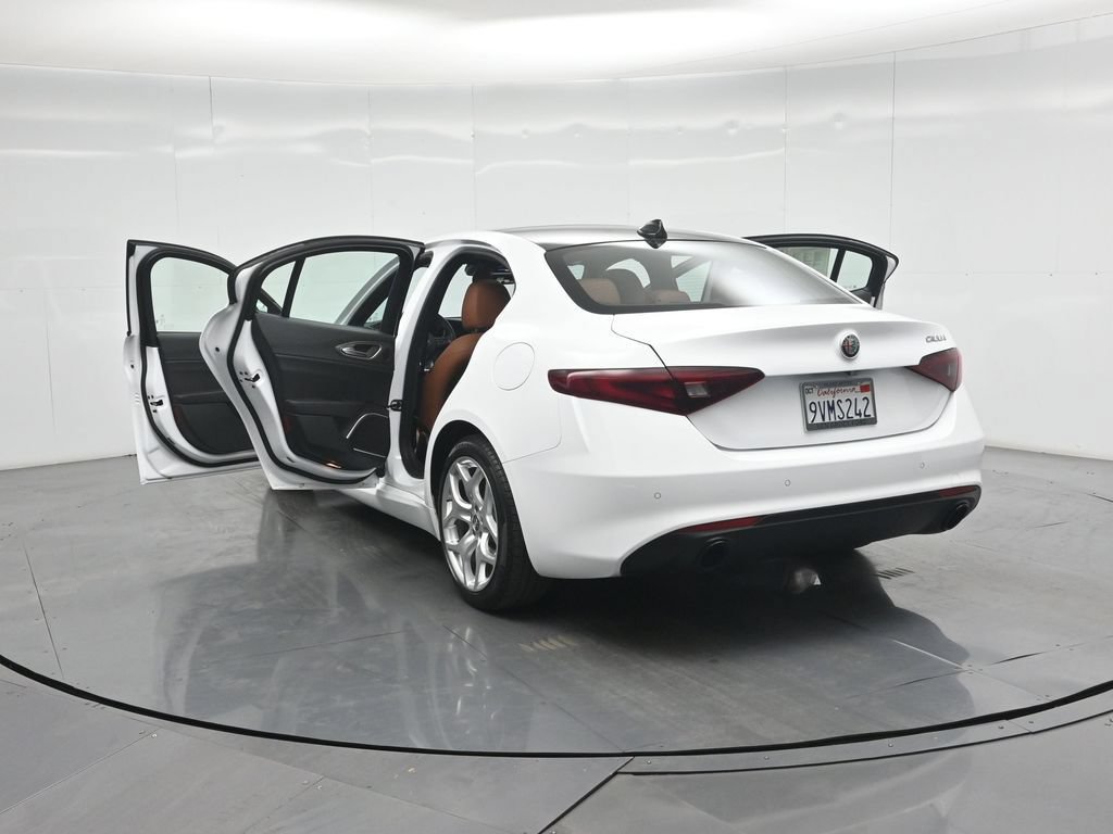 Used 2022 Alfa Romeo Giulia Ti RWD image 31