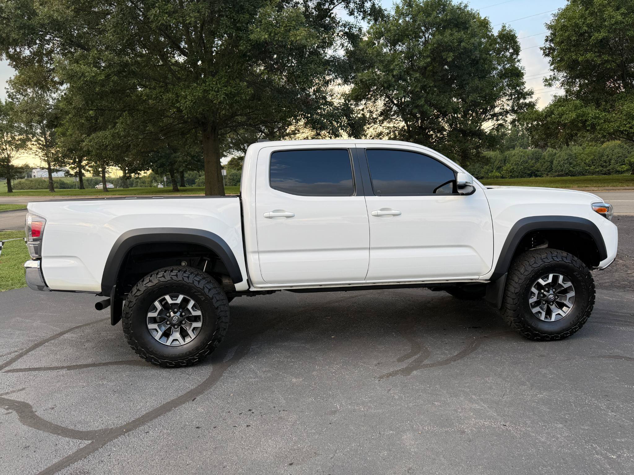 Used 2020 Toyota Tacoma TRD Off-Road AWD/4WD image 10