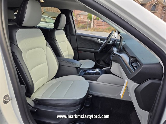 New 2025 Ford Escape SE image 13