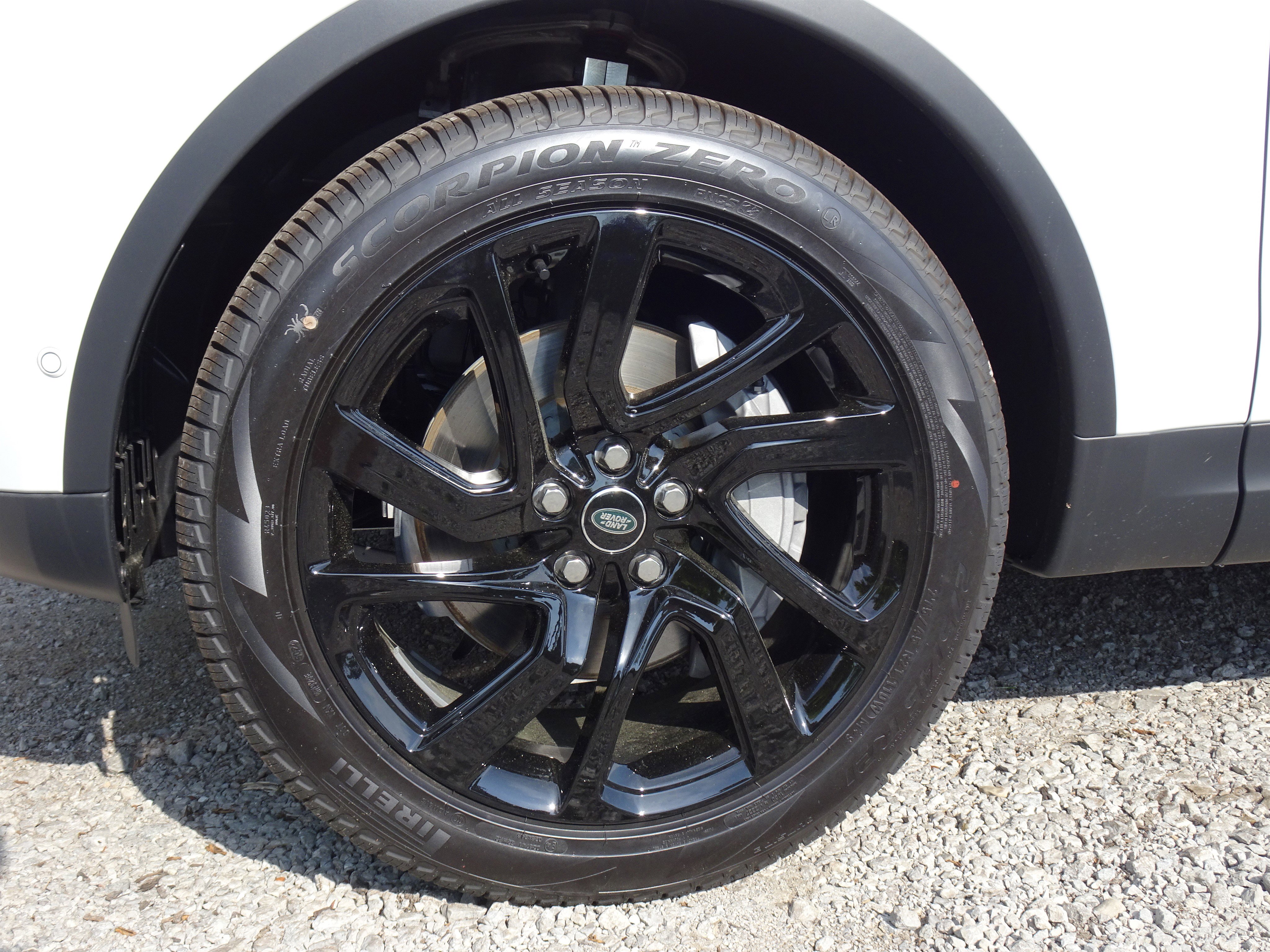 New 2025 Land Rover Discovery S image 15