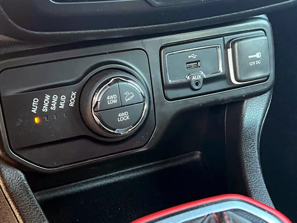 Certified 2022 Jeep Renegade Trailhawk w/ Sun/Sound Group AWD/4WD image 31