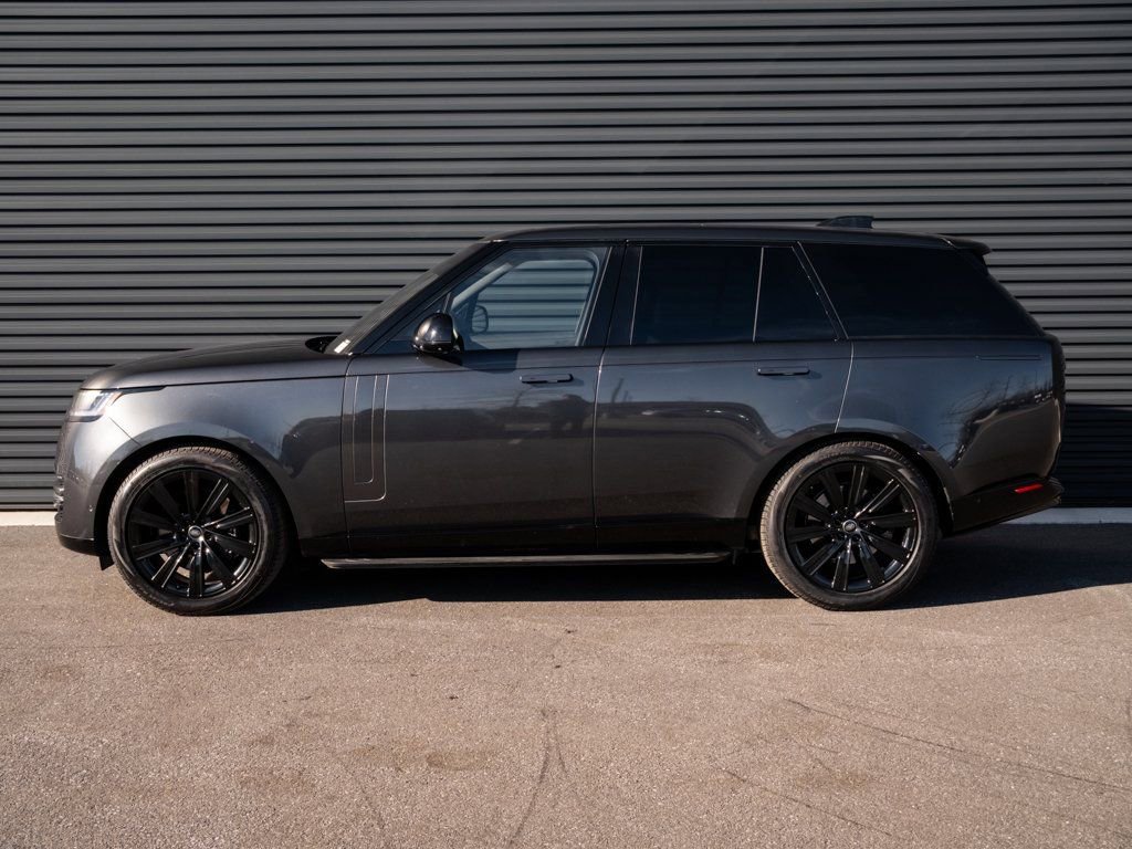 Used 2023 Land Rover Range Rover SE image 2