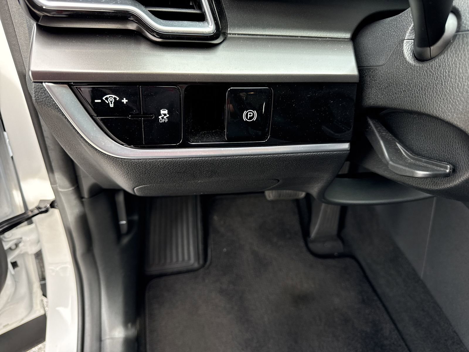 Used 2024 Kia Sportage EX image 18