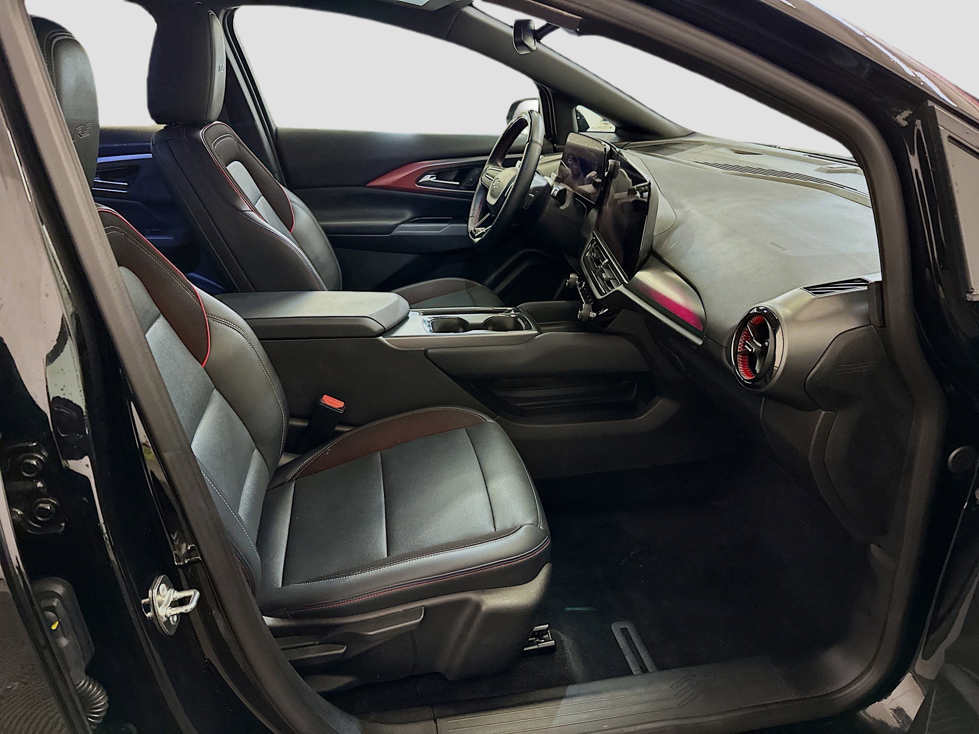 Used 2024 Chevrolet Equinox EV RS AWD/4WD image 33