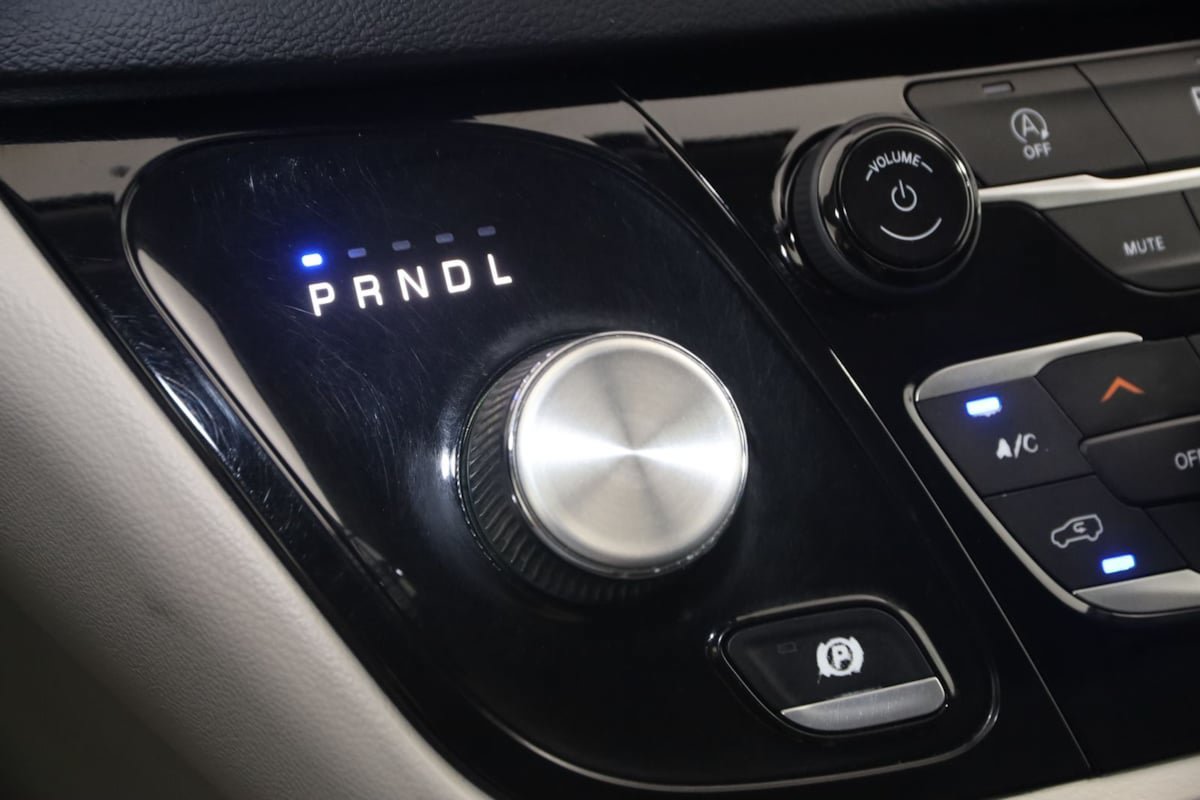 Used 2020 Chrysler Pacifica Touring FWD image 7