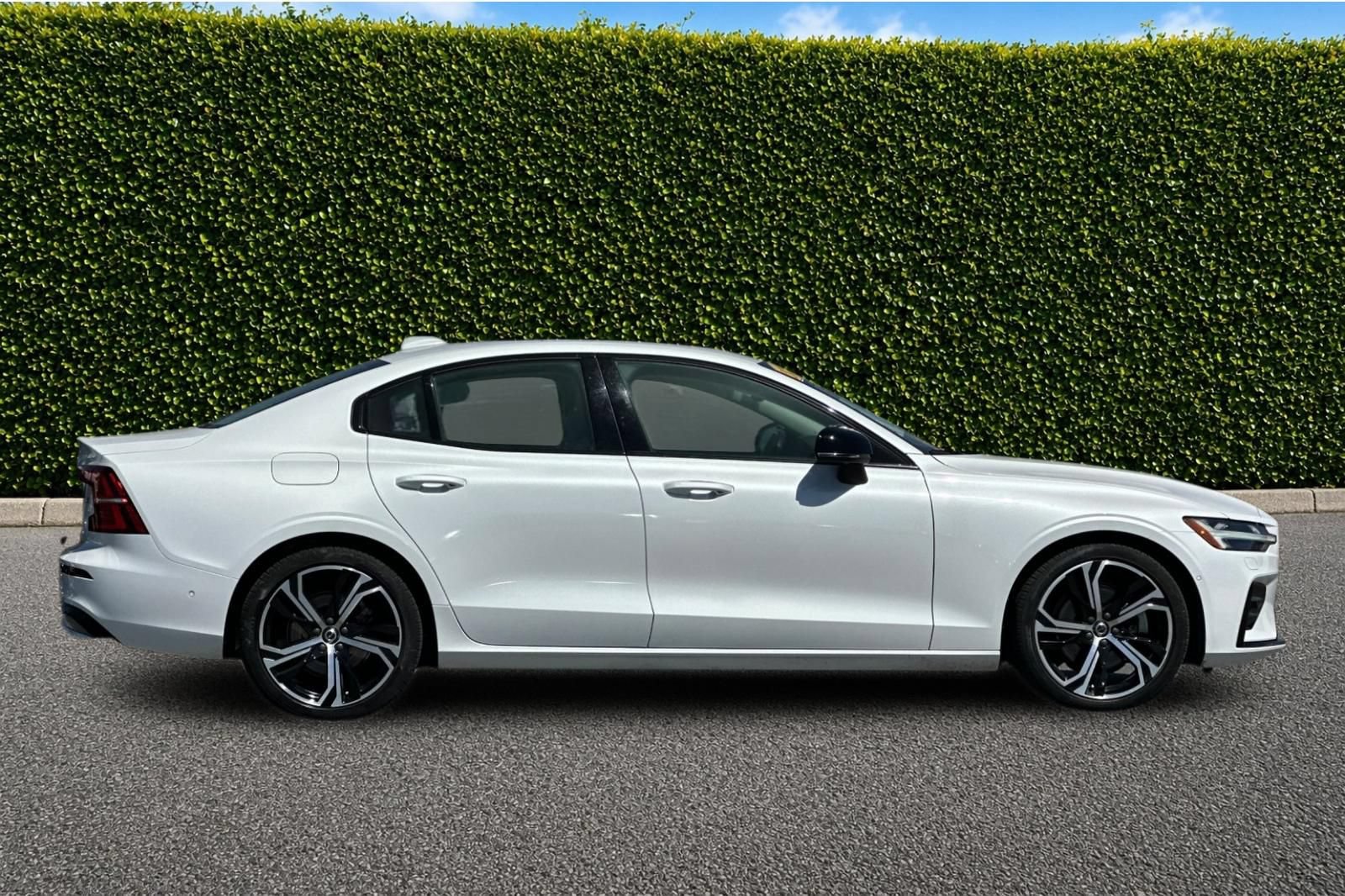 Used 2024 Volvo S60 B5 Plus w/ Climate Package AWD/4WD image 3
