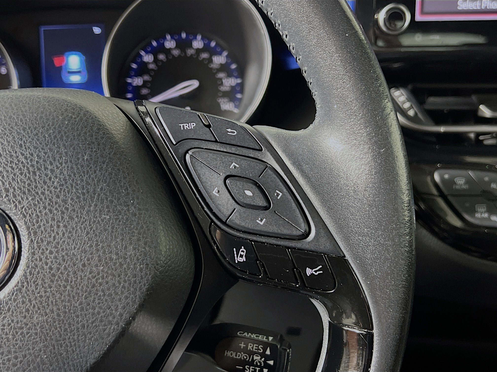 Used 2021 Toyota C-HR XLE image 20