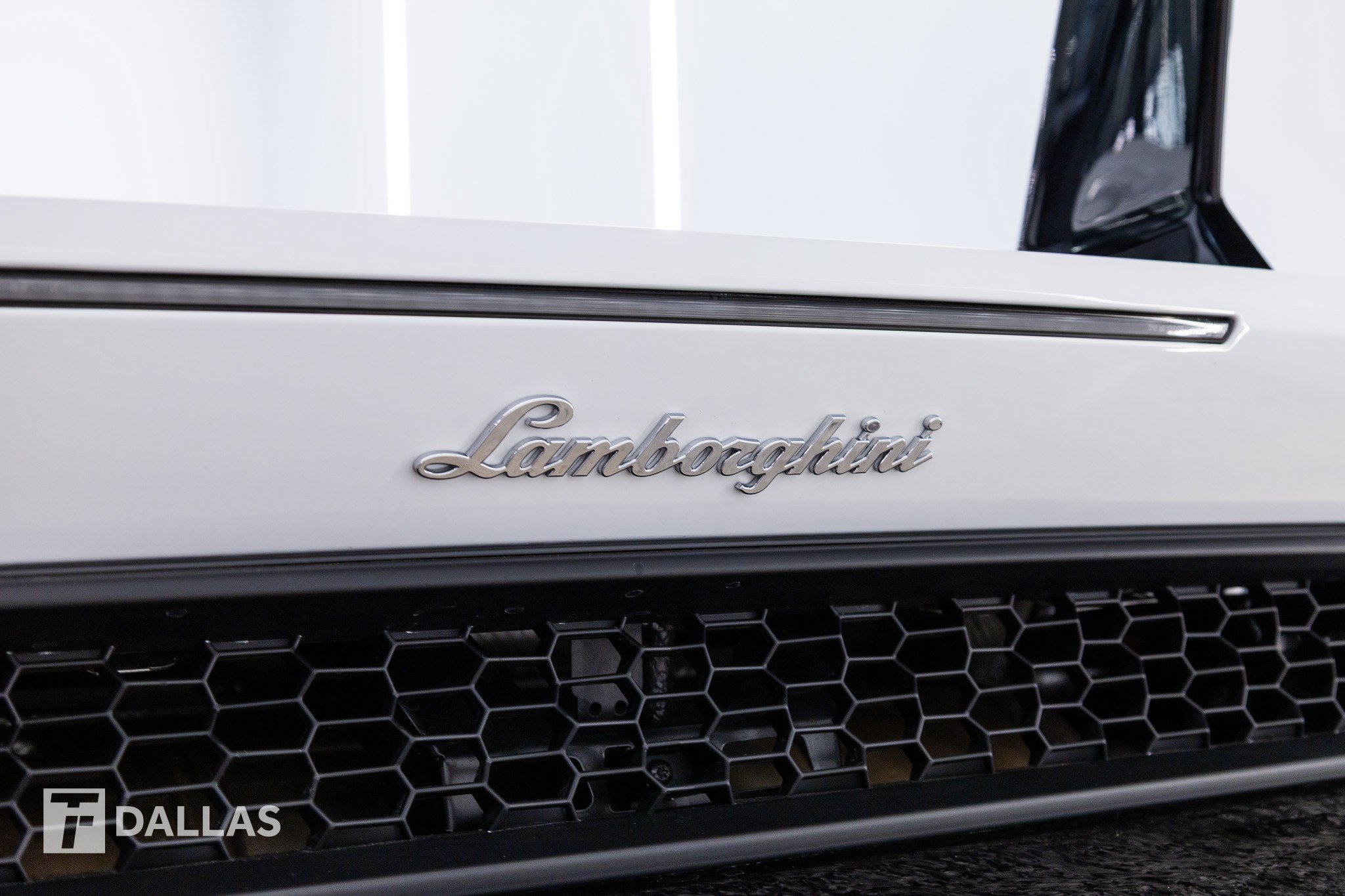 Used 2018 Lamborghini Huracan Performante AWD/4WD image 9