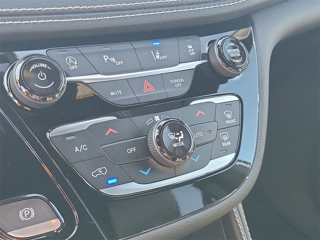 New 2026 Chrysler Pacifica Limited image 29