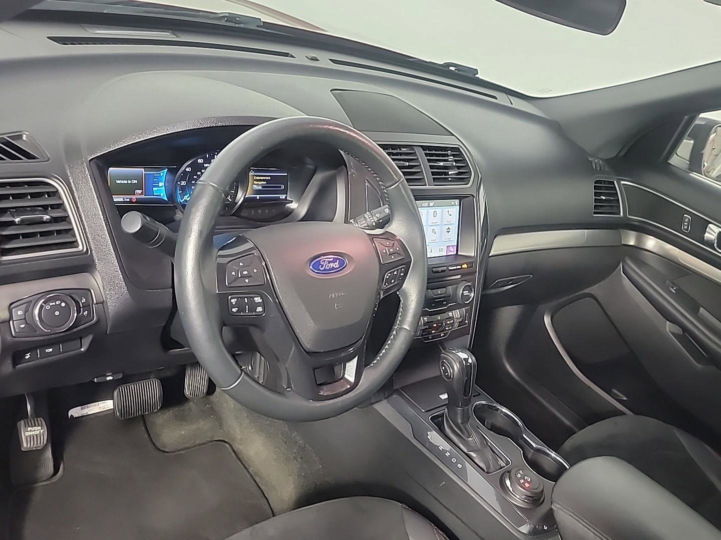 Used 2018 Ford Explorer XLT w/ Equipment Group 202A AWD/4WD image 18