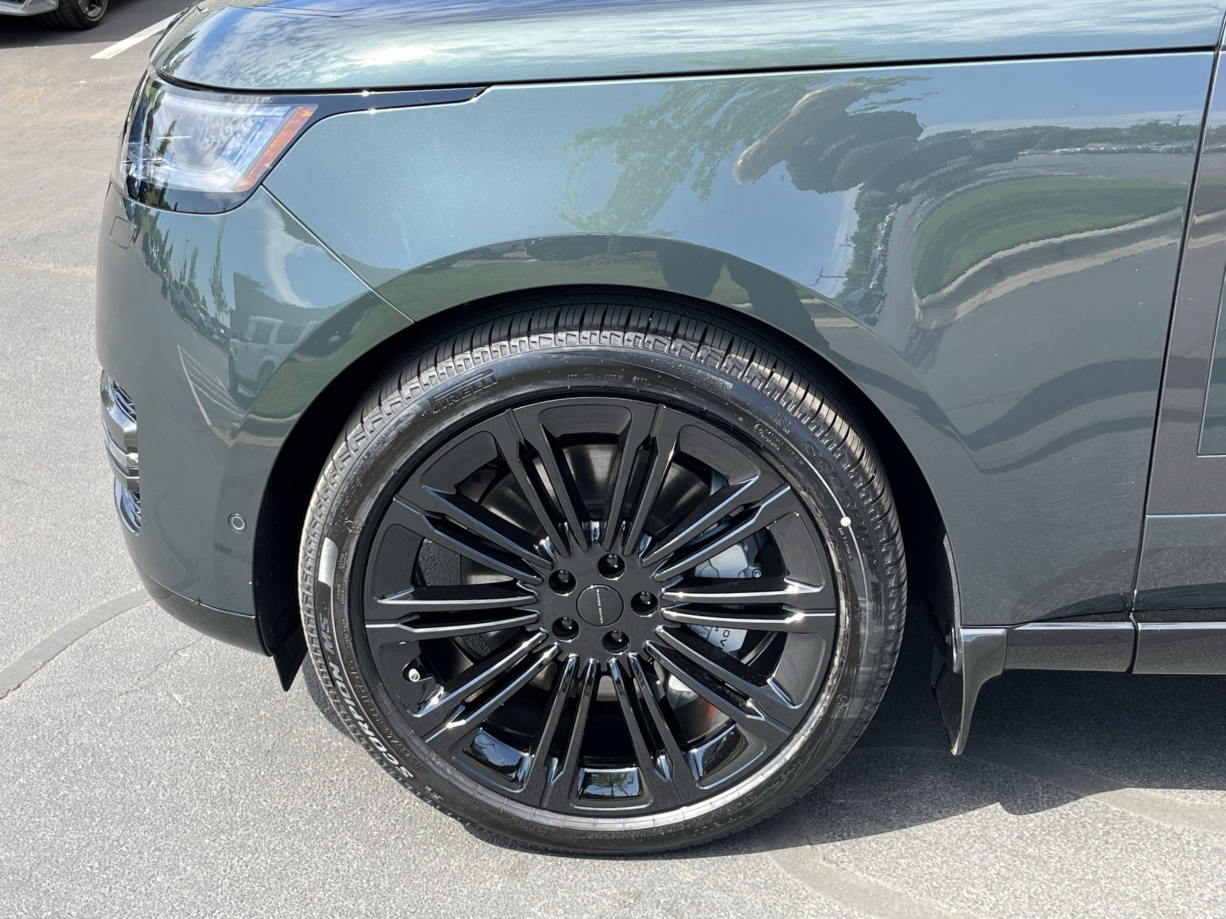 Certified 2026 Land Rover Range Rover SE image 13