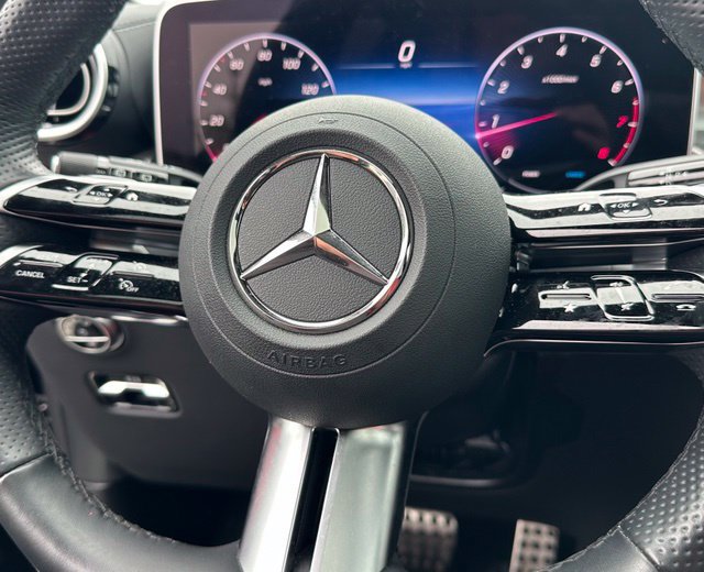 Used 2024 Mercedes-Benz GLC 300 4MATIC image 19