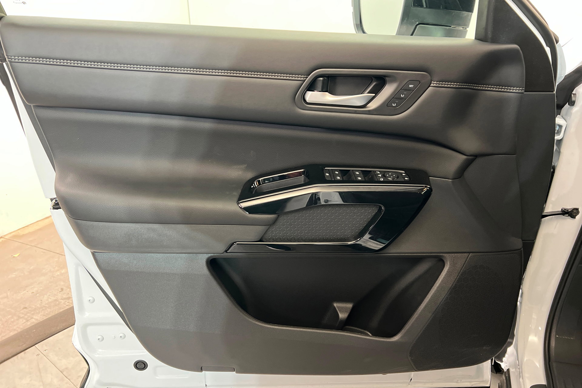 New 2026 Nissan Pathfinder Platinum image 14