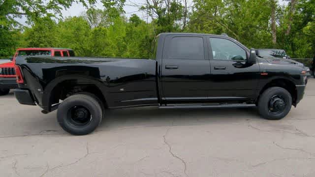 New 2026 RAM 3500 Tradesman AWD/4WD image 9