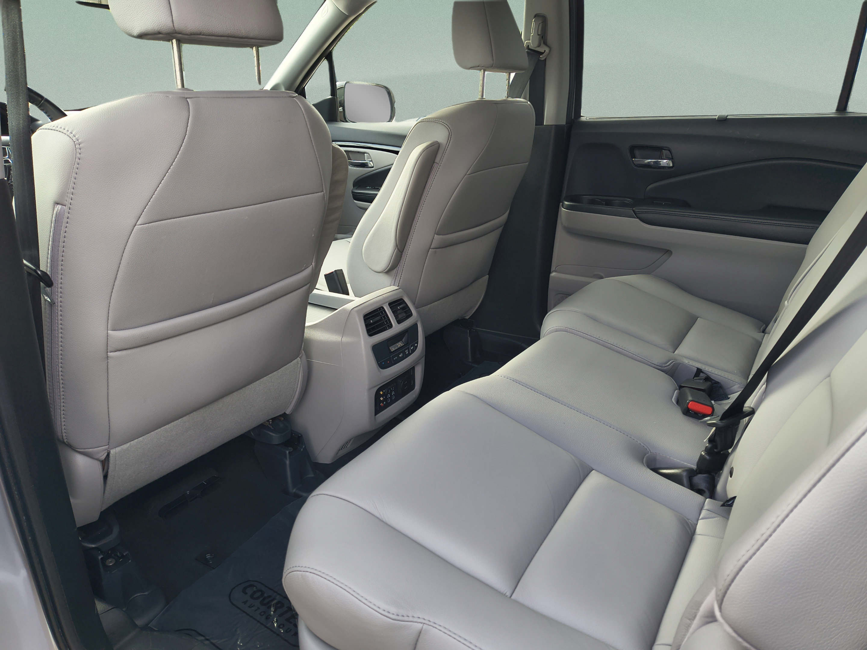 Used 2017 Honda Pilot Touring image 19